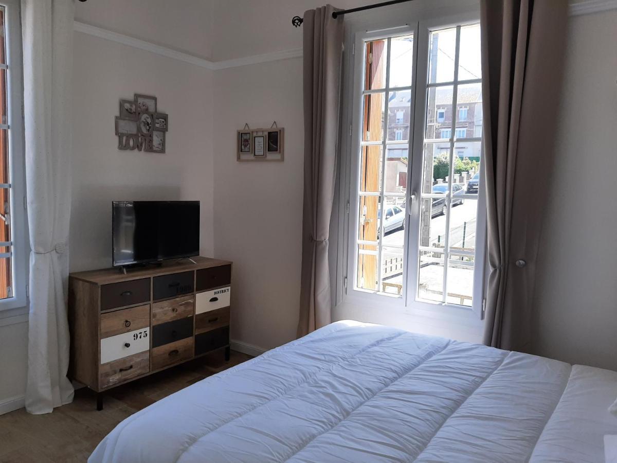 Au Gre Des Marees, Appartement Face A La Mer, Classe 3 Etoiles Ault Bagian luar foto
